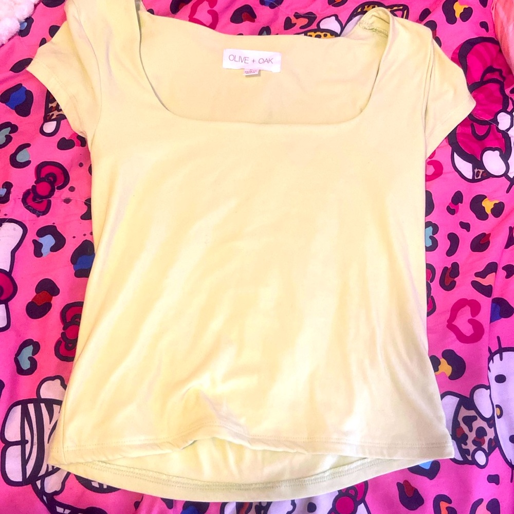 Short sleeve lemon lime color like VERY soft, buttery touch